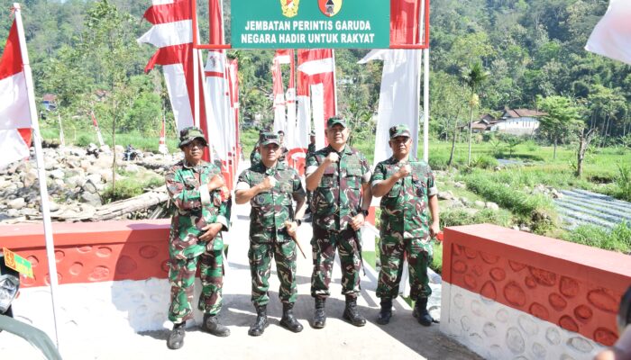 Jelang Kunjungan Pangdam V/Brawijaya, Danrem 083/Bdj Tinjau Proyek Strategis Jembatan Garuda dan Yonif TP di Bondowoso