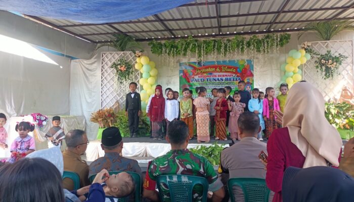 “Dukung Generasi Emas Indonesia, Babinsa Kademangan Hadiri Wisuda PAUD Tunas Belia”