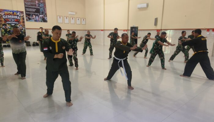 Tingkatkan Profesionalisme Prajurit, Kodim 0822/Bondowoso Intensifkan Latihan Pencak Silat Militer (PSM)