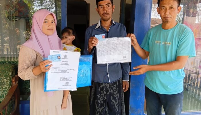 GPDB Bantu Penyerahan Dokumen Kependudukan Warga Botolinggo Atas Arahan Kepala Desa