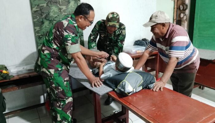 Dalam Rangka HUT  TNI ke-81:Kodim 0822 Bondowoso,Mengadakan Khitan Massal Gratis di Posramil Ijen