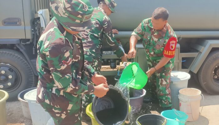 TNI AD Gerak Cepat Salurkan Bantuan Air Bersih ke Ratusan KK di Bondowoso