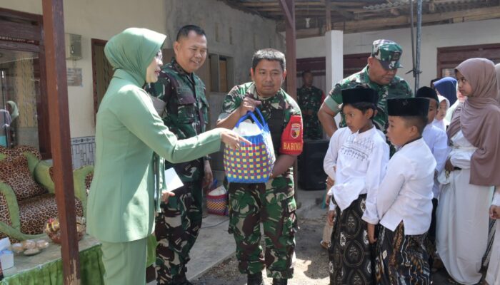 Dari Desa Mengok, Kepedulian TNI untuk Anak Yatim Warnai HUT ke-81