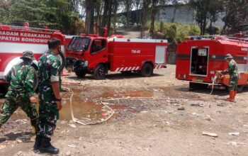 Situasi Terkendali, TNI dan Tim Gabungan Intensif Tangani Kebakaran TPA Taman Krocok